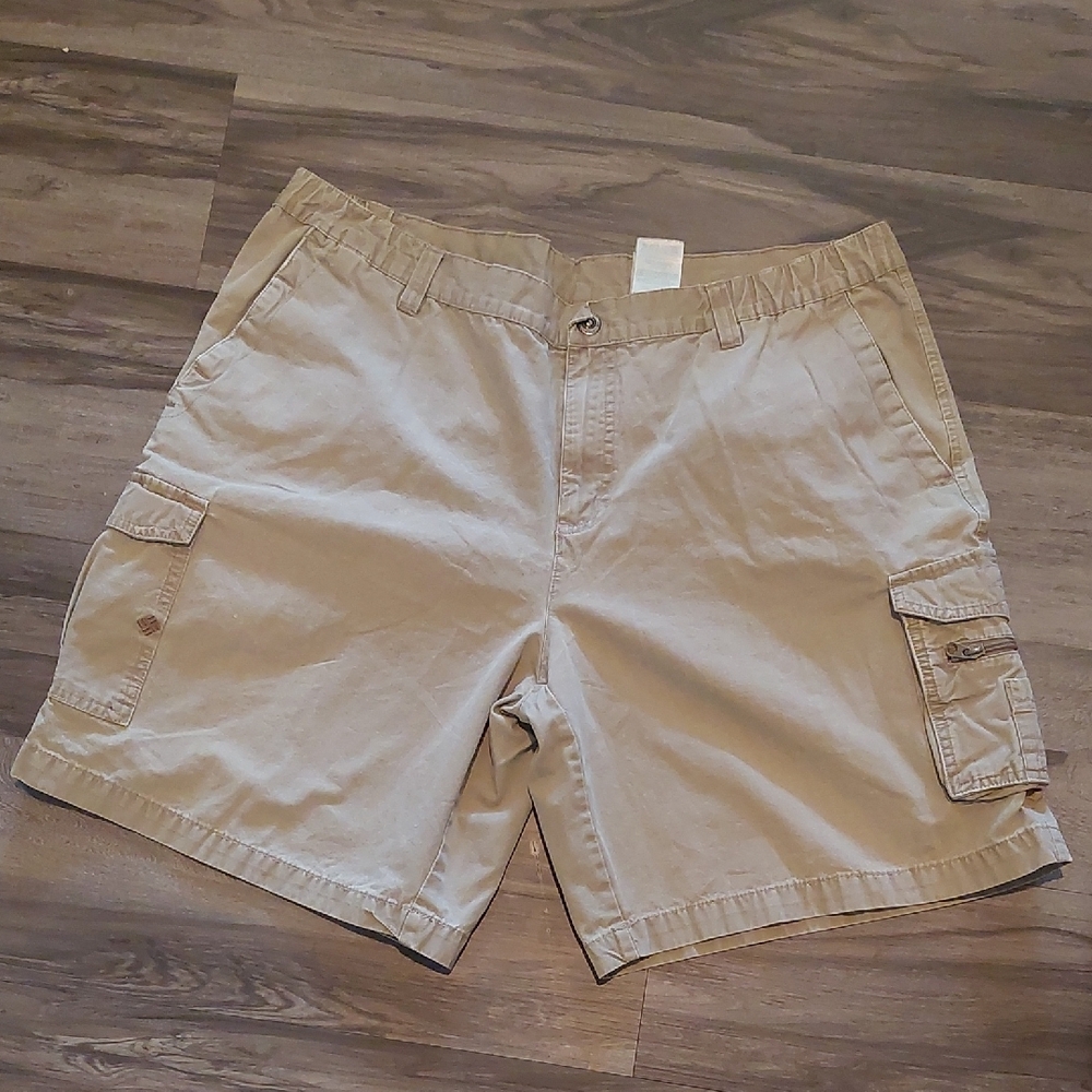 Columbia Men's Beige Cargo Shorts